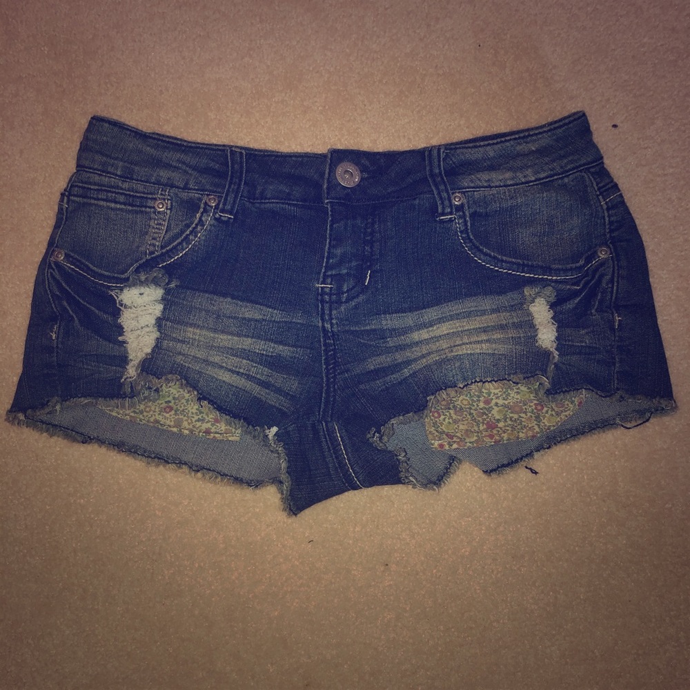 Jean shorts ripped with floral pockets